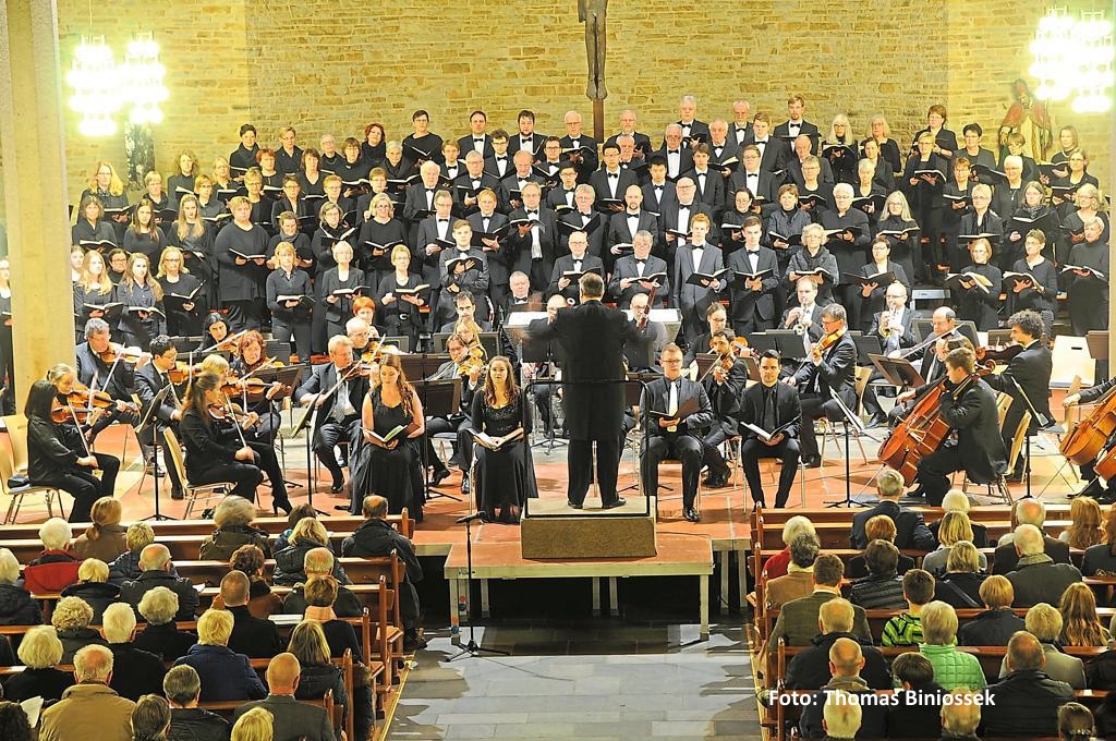 Capella-Loburgensis-Musik-Verein-Oelde-und-Nordwestdeutsche-Philharmonie-fuehren-Mozarts-Requiem-auf_image_1024_width_16