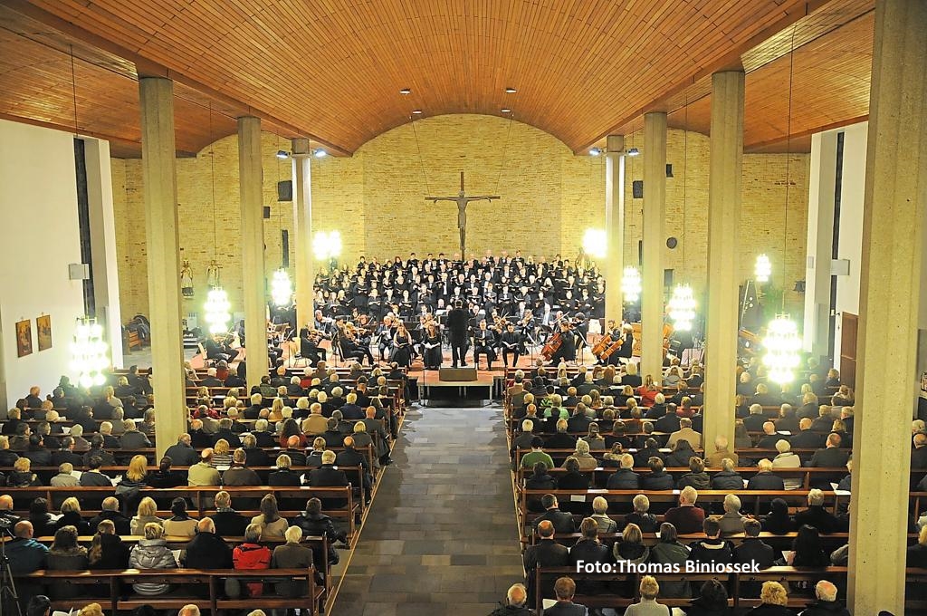 Capella-Loburgensis-Musik-Verein-Oelde-und-Nordwestdeutsche-Philharmonie-fuehren-Mozarts-Requiem-auf_image_1024_width_6